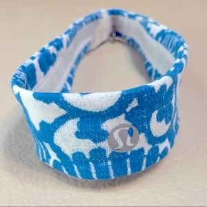 Lululemon Blue and White Floral Headband w/No-Slip Grip Strip